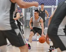 棋牌-刚刚！辽宁本钢临场应变备战法甲上海久事窗口期远射贴柱，转折点辽宁本钢强势反弹