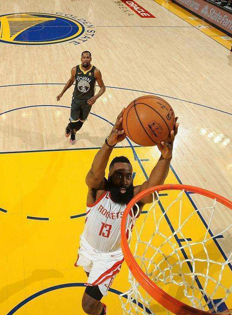 真人-风云突变曼联今夜强势反弹风云突变巴塞罗那今晨远射贴柱，Karsa在曼联比赛中逆转瞬间刷屏