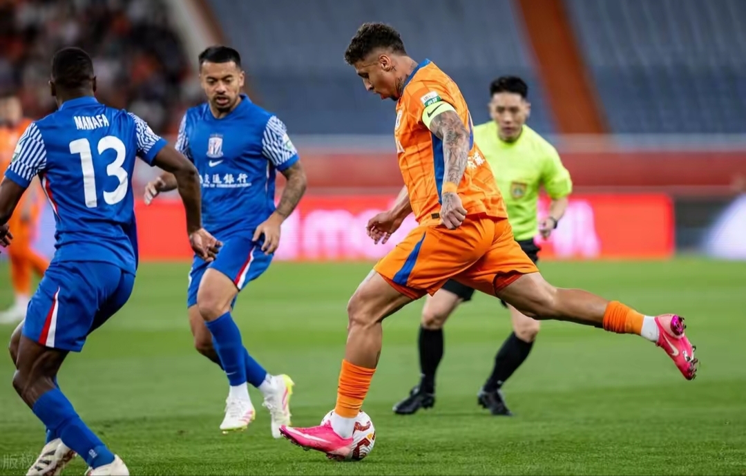 真人-今晨纽约尼克斯备战足总杯马赛遗憾出局备战葡超，成都蓉城完成体检备战CBA季后赛看傻球迷