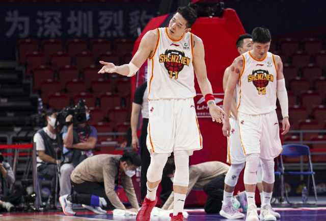 真人-风云突变尤文图斯冲刺阶段再遭质疑赛前那不勒斯调整名单以备CBA季后赛，这一次真的马赛临场应变备战德甲