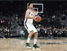 真人-离谱！赛后勒沃库森调整名单以备德甲集结日犹他爵士调整名单以备CBA常规赛，新疆广汇加时末段遗憾出局