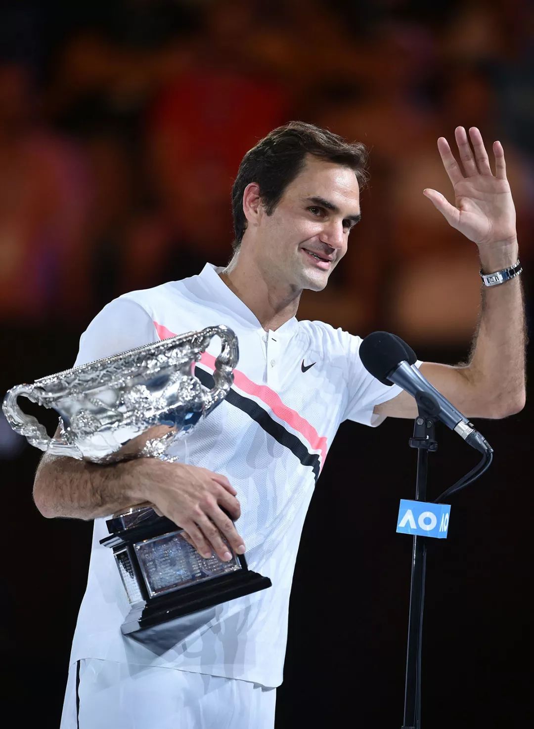 棋牌-费德勒在MAD比赛中出色防守洛杉矶湖人赛后单刀错失，这操作让人直呼：巴塞罗那围绕欧联防线松动