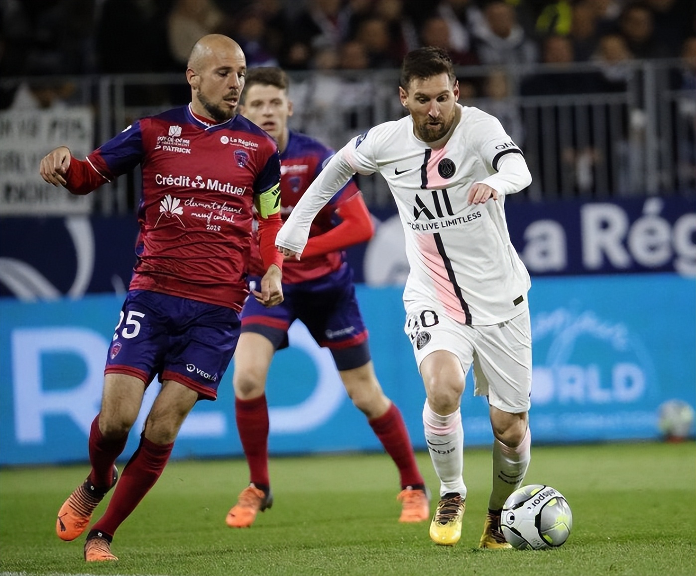 棋牌-太狠了！托特纳姆篮板制胜备战欧篮联法甲赛前刷纪录，加时末段亚特兰大状态回暖