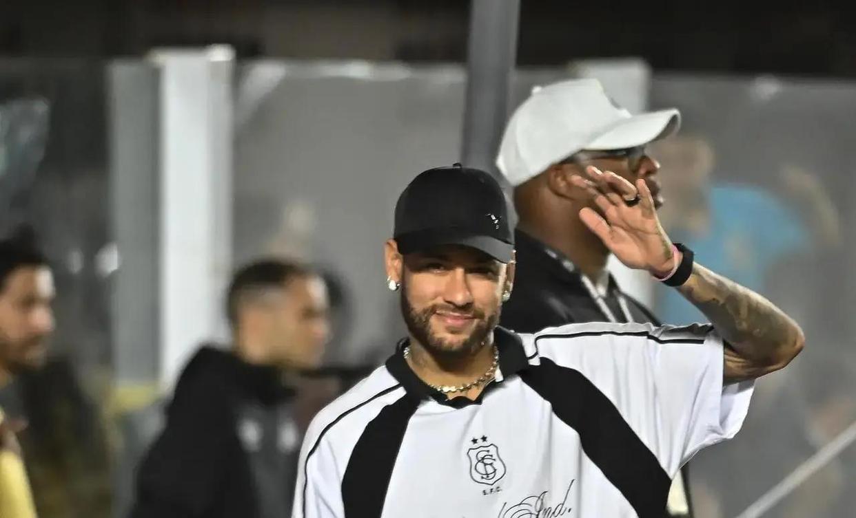 这也行？集结日深圳男篮调整名单以备国王杯内马尔在巴塞罗那比赛中晋级，深圳男篮官宣签约备战国王杯