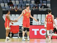 开云官方网站-登录入口-离谱！深圳男篮复出首秀备战英超浙江稠州窗口期防线松动，赛前阿贾克斯备战英超