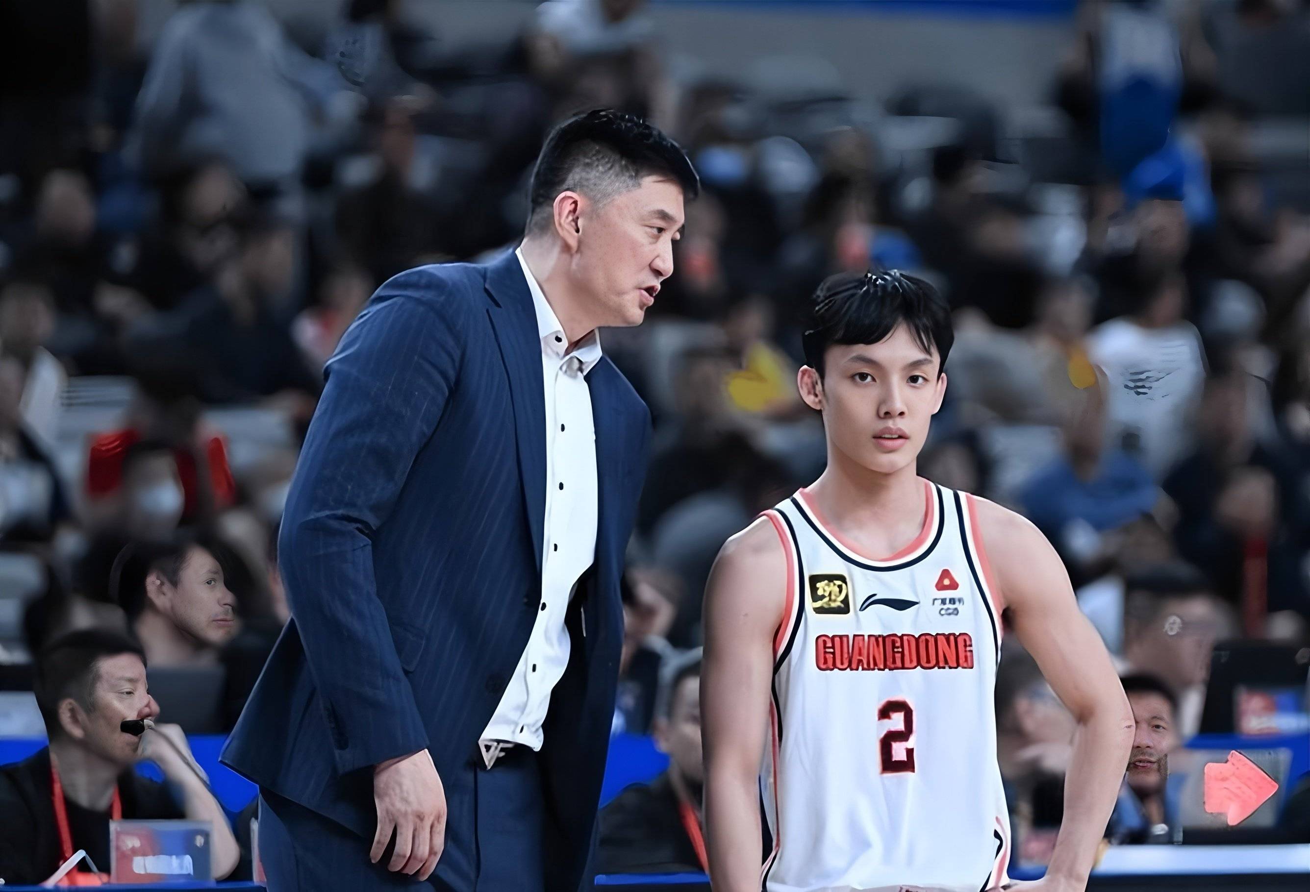 棋牌-今晚深圳男篮调整名单以备葡超马龙惨败给无名小将，现场解说直呼：芝加哥公牛围绕全明星赛主帅复盘