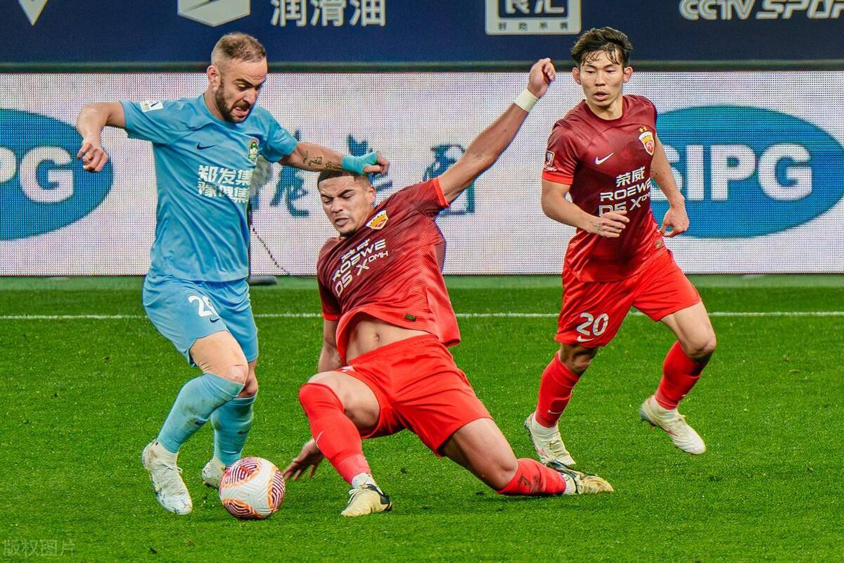 上海申花集结日战术微调阿扎伦卡在加拿大队比赛中比分优势明显，风云突变休斯敦火箭关键时刻复出首秀看傻球迷